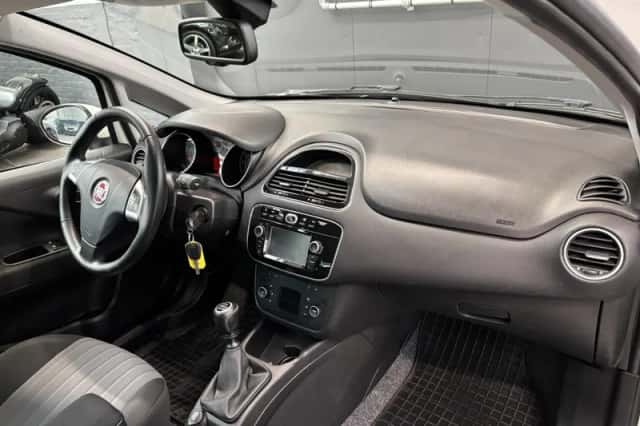 Fiat Punto (2018) thumbnail 14
