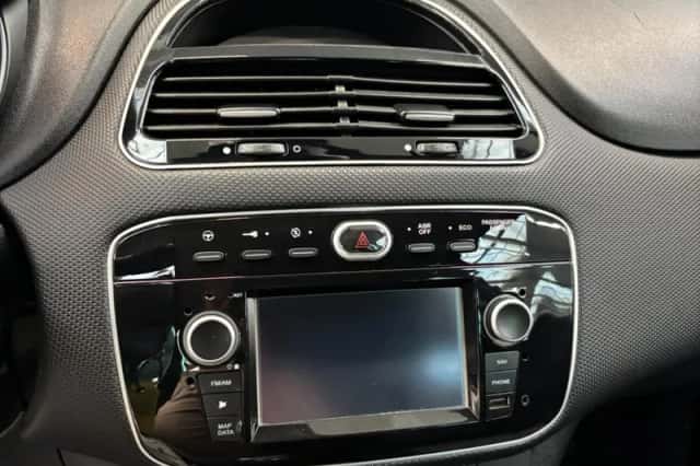 Fiat Punto (2018) thumbnail 16