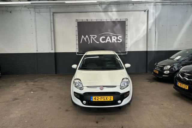 Fiat Punto (2011) thumbnail 2