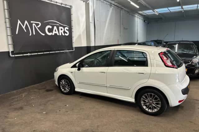 Fiat Punto (2011) thumbnail 9
