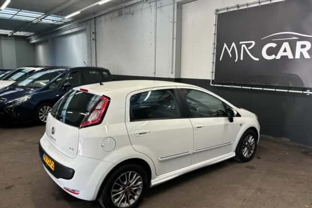 Fiat Punto (2011) thumbnail 10