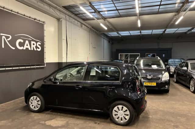 Volkswagen Up! (2019) thumbnail 6