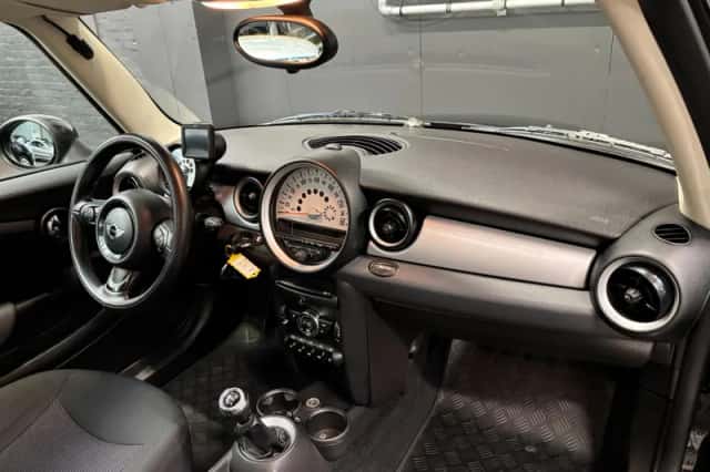 MINI Clubman (2012) thumbnail 13