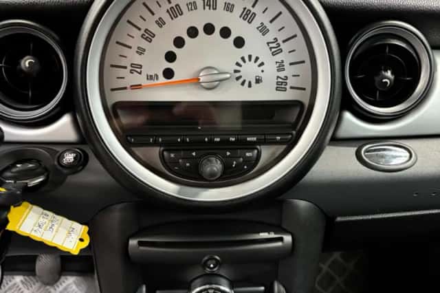 MINI Clubman (2012) thumbnail 14