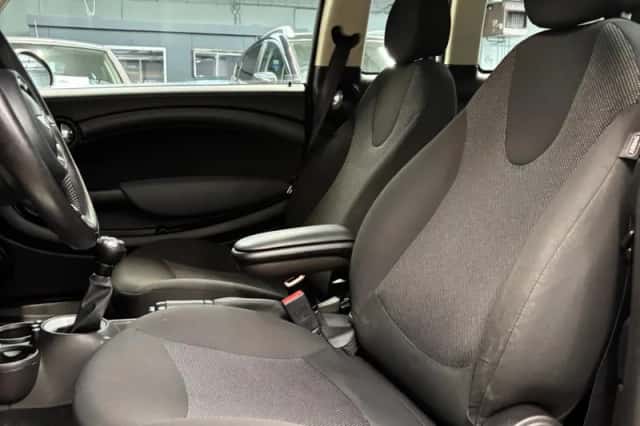 MINI Clubman (2012) thumbnail 15