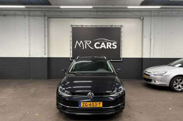 Volkswagen Golf (2018) thumbnail 2