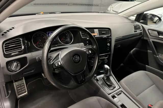 Volkswagen Golf (2018) thumbnail 11