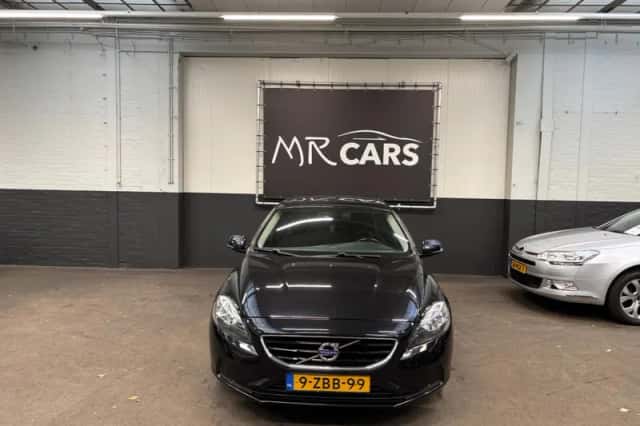 Volvo V40 (2014) thumbnail 2