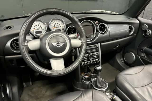 MINI Cabrio (2004) thumbnail 14