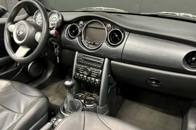 MINI Cabrio (2004) thumbnail 15