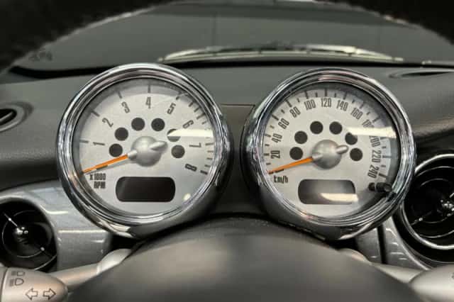 MINI Cabrio (2004) thumbnail 19