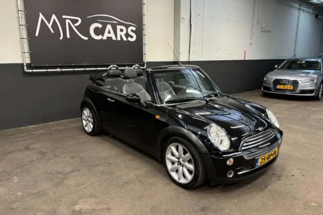 MINI Cabrio (2004) thumbnail 6