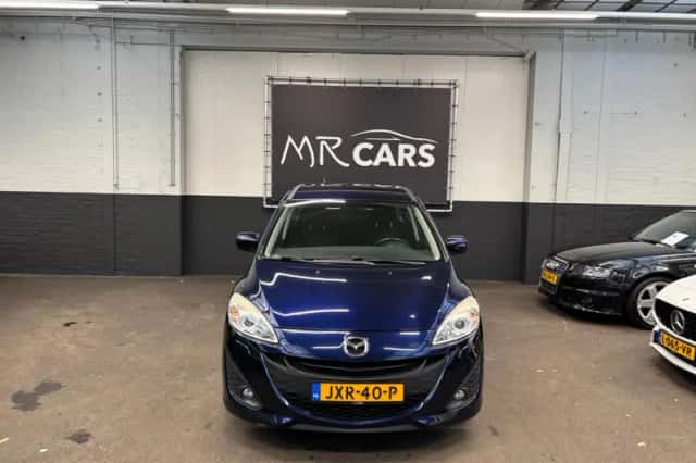 Mazda 5 (2011) thumbnail 2