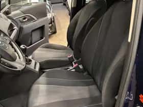 Mazda 5 (2011) thumbnail 14
