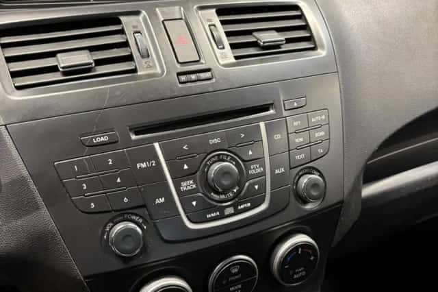 Mazda 5 (2011) thumbnail 17