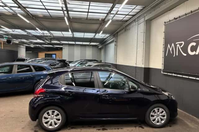 Peugeot 208 (2017) thumbnail 11