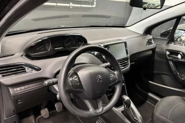 Peugeot 208 (2017) thumbnail 12