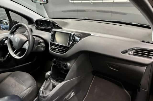 Peugeot 208 (2017) thumbnail 13