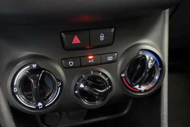 Peugeot 208 (2017) thumbnail 16