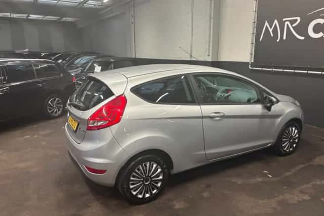 Ford Fiesta (2009) thumbnail 11