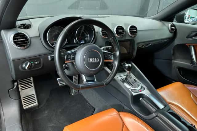 Audi TT (2011) thumbnail 11
