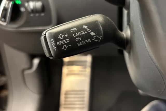 Audi TT (2011) thumbnail 15