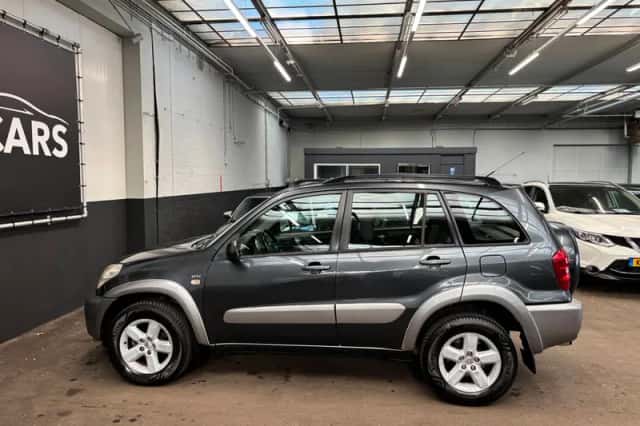 Toyota RAV4 (2004) thumbnail 11