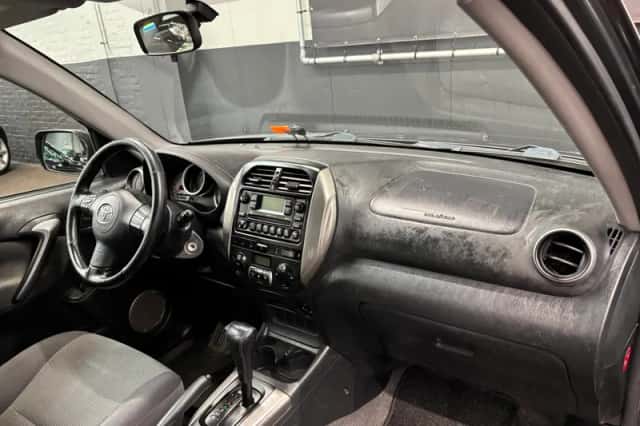 Toyota RAV4 (2004) thumbnail 13