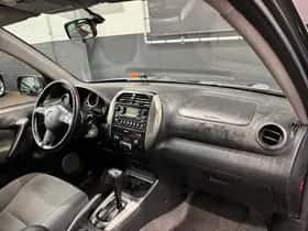 Toyota RAV4 (2004) thumbnail 13
