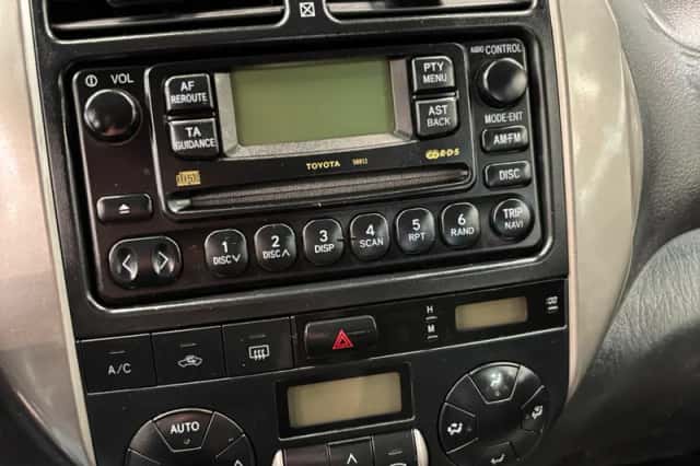 Toyota RAV4 (2004) thumbnail 14