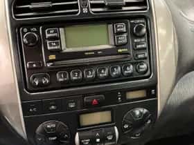 Toyota RAV4 (2004) thumbnail 14
