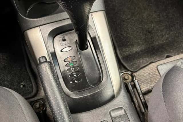 Toyota RAV4 (2004) thumbnail 15