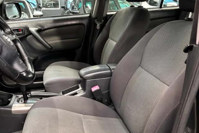 Toyota RAV4 (2004) thumbnail 16