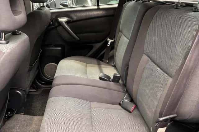 Toyota RAV4 (2004) thumbnail 17