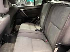 Toyota RAV4 (2004) thumbnail 17
