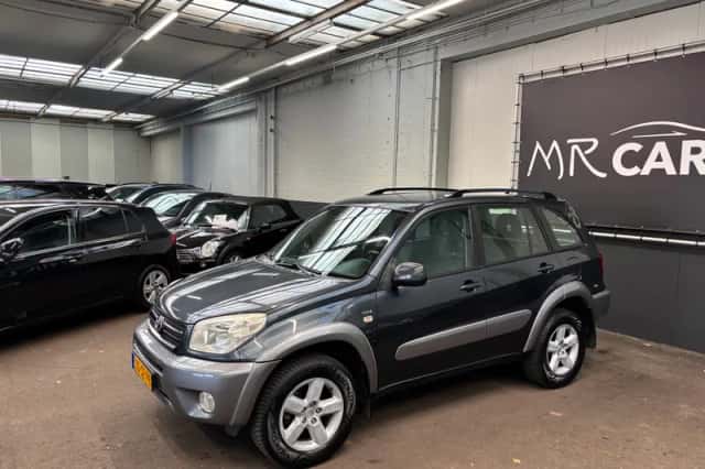 Toyota RAV4 (2004) thumbnail 3