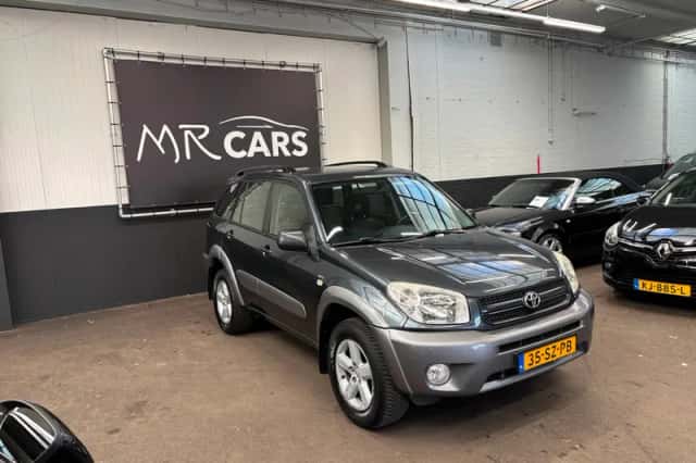 Toyota RAV4 (2004) thumbnail 6