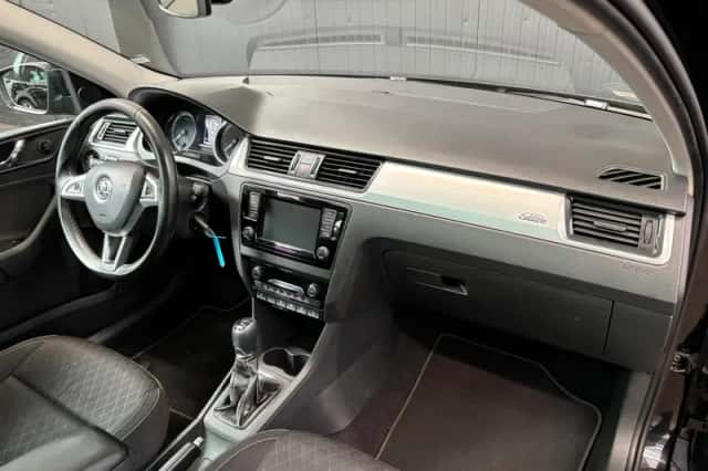 Škoda Rapid (2015) thumbnail 15