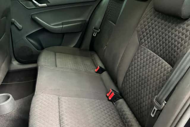 Škoda Rapid (2015) thumbnail 17