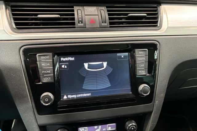 Škoda Rapid (2015) thumbnail 18