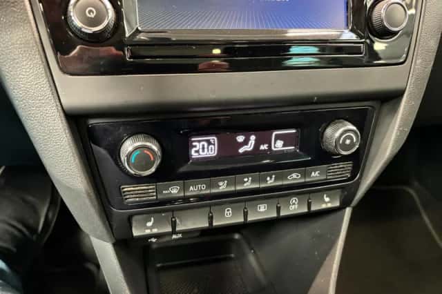Škoda Rapid (2015) thumbnail 19