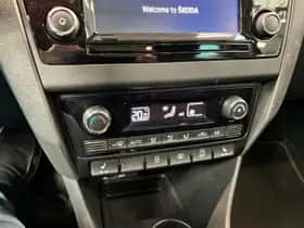 Škoda Rapid (2015) thumbnail 19