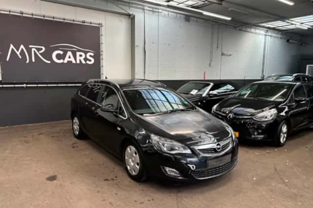 Opel Astra Sports Tourer (2011) thumbnail 1