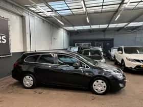 Opel Astra Sports Tourer (2011) thumbnail 3