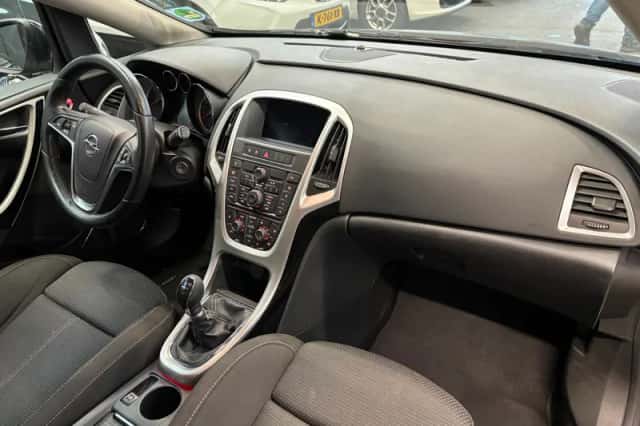 Opel Astra Sports Tourer (2011) thumbnail 7
