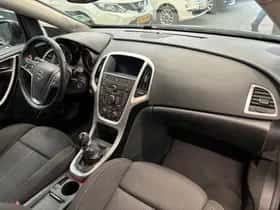 Opel Astra Sports Tourer (2011) thumbnail 7