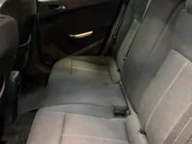 Opel Astra Sports Tourer (2011) thumbnail 10