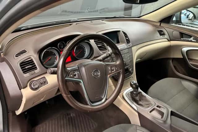Opel Insignia Sports Tourer (2013) thumbnail 11