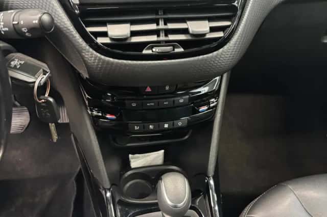 Peugeot 2008 (2017) thumbnail 14