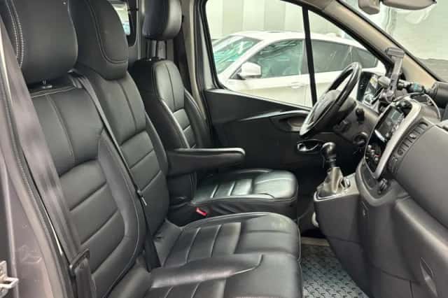 Opel Vivaro (2019) thumbnail 16